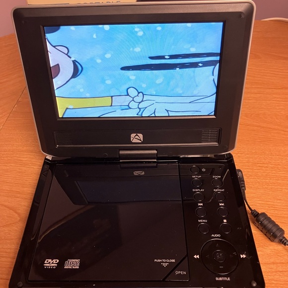 Black Portable DVD Player NOTE SOUND OUTPUT LOW - Picture 3 of 13